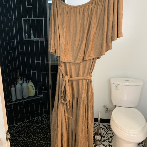 Dress - Picture 2 of 3